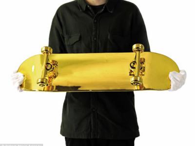 Berlapis Emas, Ini Skateboard Termahal di Dunia!
